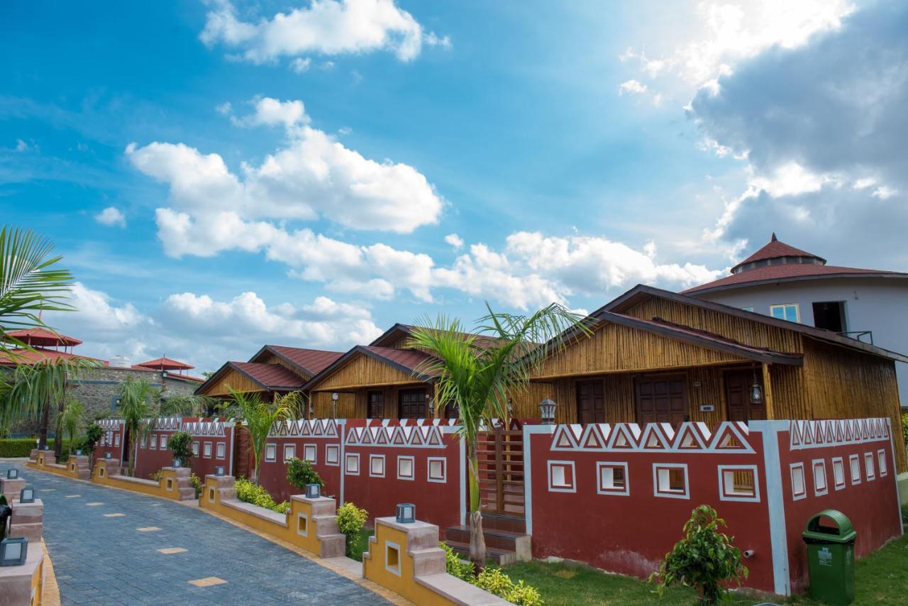 Sun Hotel And Resort, Mount Abu Ābu Road Eksteriør bilde