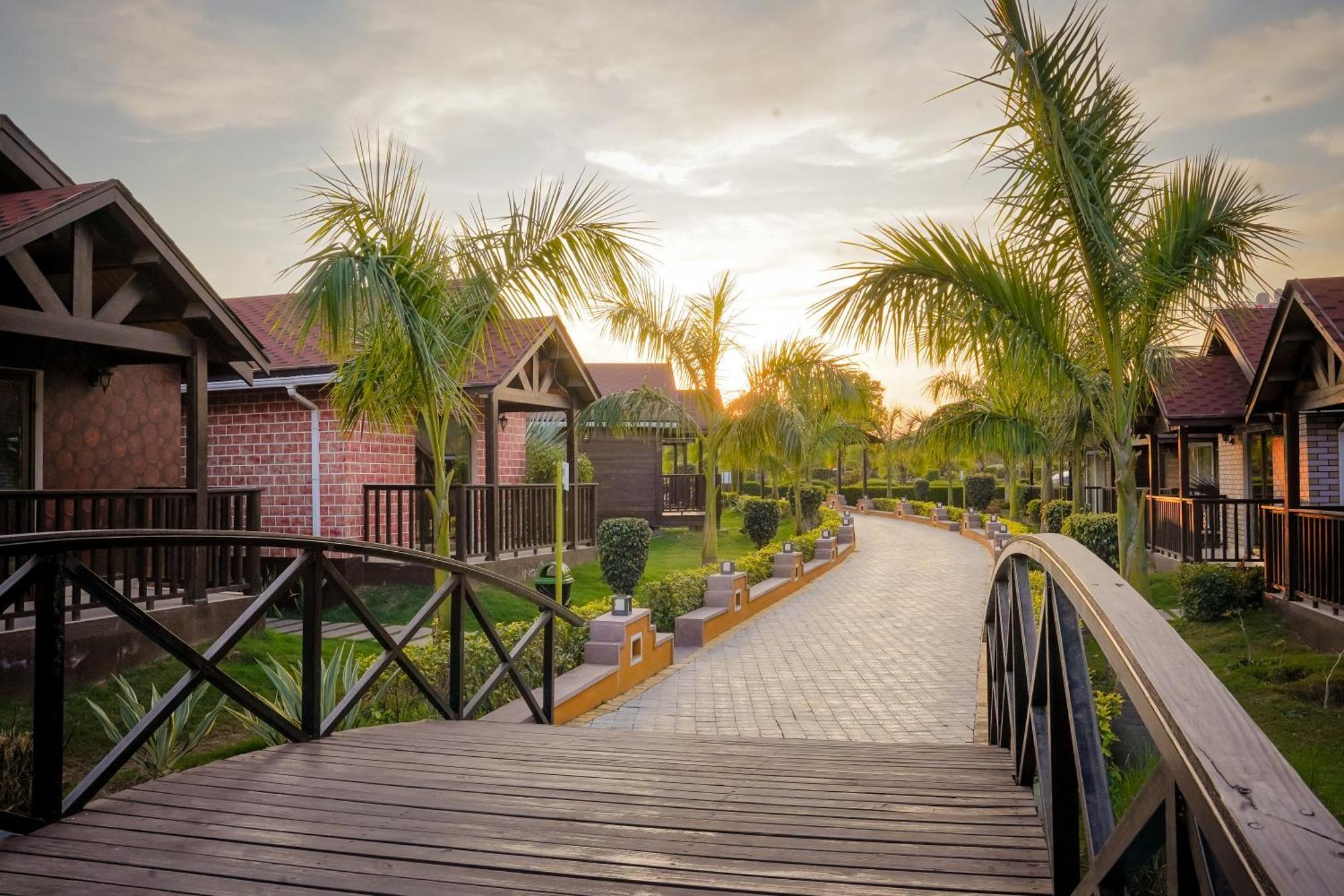 Sun Hotel And Resort, Mount Abu Ābu Road Eksteriør bilde